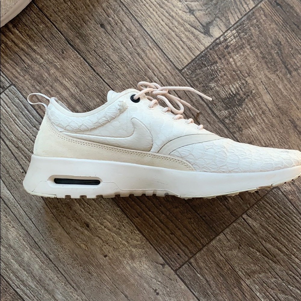 Nike Air Max Theas Beige size 9.5